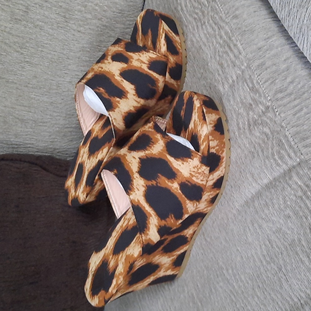 Leopard Print - Picture 5 of 8